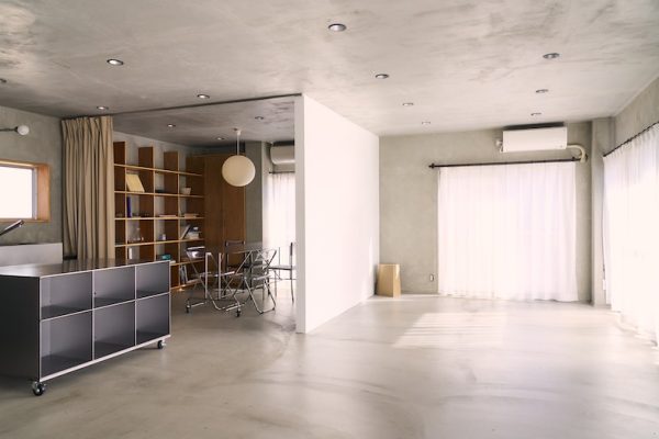 メインフロア、キッチン、収納棚・デスクスペースを俯瞰で撮影することも可能