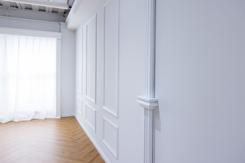 Studio Mekuru｜【 2F Canvas】柔らかな光に包まれる白壁は清潔感のある人物・商品撮影に最適