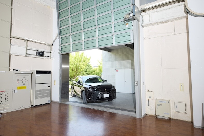 PIX神戸スタジオ｜【studio01】車両搬入中のシーンも撮影可能