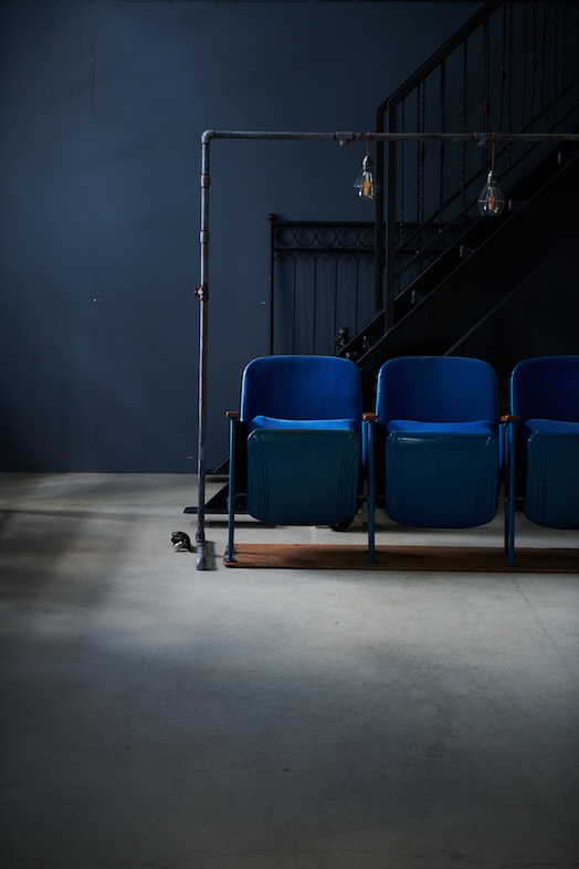 EASE 目黒 -NY FACTORY-｜鉄階段を使用して2Fへ上がっての撮影も