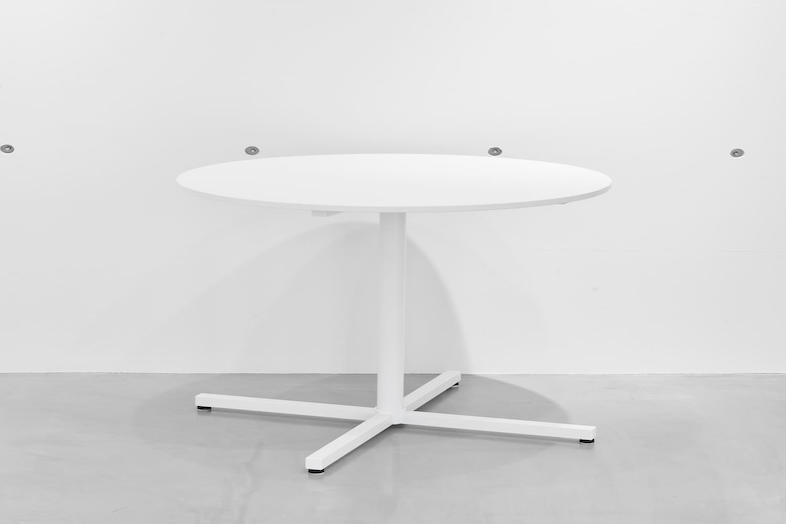 GOBLIN.原宿CUBE店｜丸テーブル×2