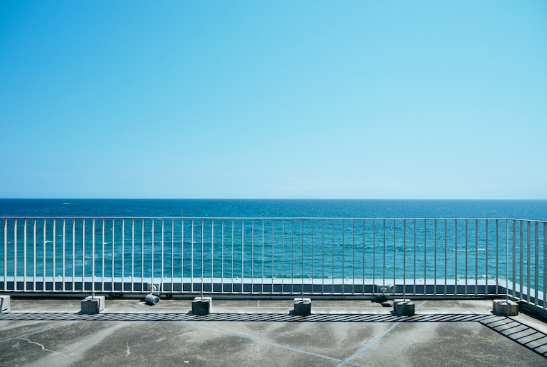 The NOON 七里ヶ浜スタジオ｜空と海が近い贅沢なロケーション