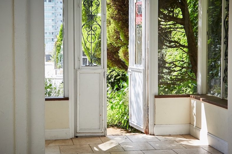 EASE 目黒 -GROUND LIBRARY-｜明るいグリーンと木漏れ日が差し込むナチュラルスポット