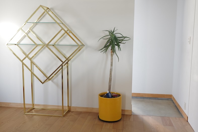 The NOON 七里ヶ浜スタジオ｜幾何学アート×イエロープランターはアパレルや雑誌の差し込みカットにも◎