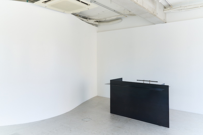 falo studio｜コントラストの効いたブラックのカウンター