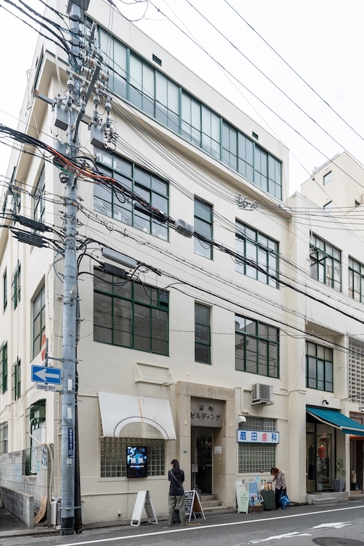 Studio by Avvolto｜周辺街並み＆外観ビルディング