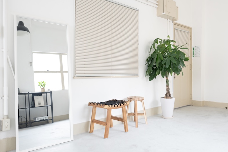 Studio by Avvolto｜ブラインドなどで自然光を調節することもできるため、ナチュラル系のルック撮影や商品、ポートレートにもぴったり