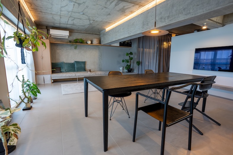 studio IKUTA｜黒×グレー×木素材のバランスが美しいスタイリッシュな空間