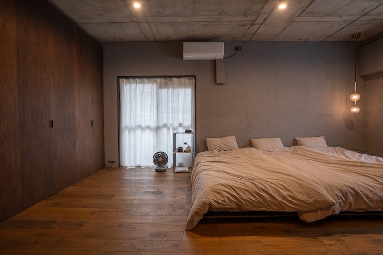 studio IKUTA｜温かみのある照明と木素材がリラックス空間を演出