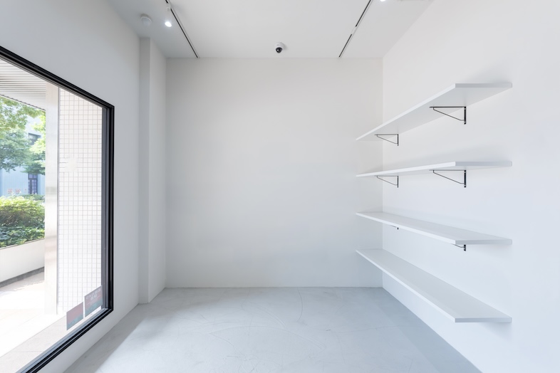 OLIM STUDIO｜全体約30㎡のミニマルな空間は無駄のないレイアウトが可能なため、撮影、展示、セミナーなど多目的な活用に最適