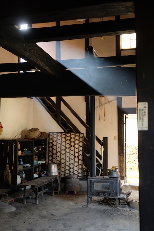 ほうほう｜年を経るごとに渋さを増す日本家屋と刻一刻と移ろう幻想的な光の共演
