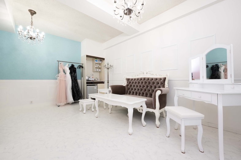 ティアリナ フォトスタジオ 北千住｜ミントブルーなど爽やかカラーで、透明感あるポートレートが撮れる