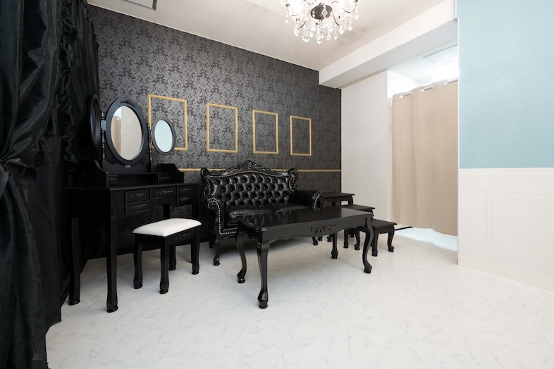 ティアリナ フォトスタジオ 北千住｜ゴシックな黒背景で高級感ある画が撮れる