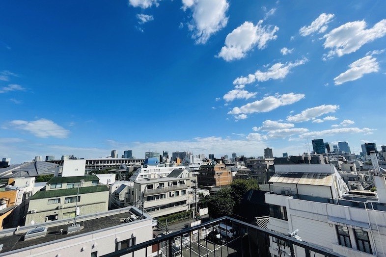 SENDAGAYA RoofTop｜低層の街並みと広い空を一画面に収められる