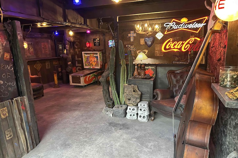 EGT｜楽器やボードゲームなど遊び心あふれるあふれる空間