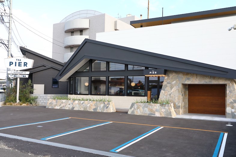 The PIER｜【外観 &駐車場】カフェやレストランの外観シーンに