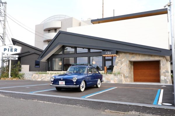 【外観 &駐車場】駐車場から室内への導線もスムーズなので、レストラン入店シーンの撮影も可能