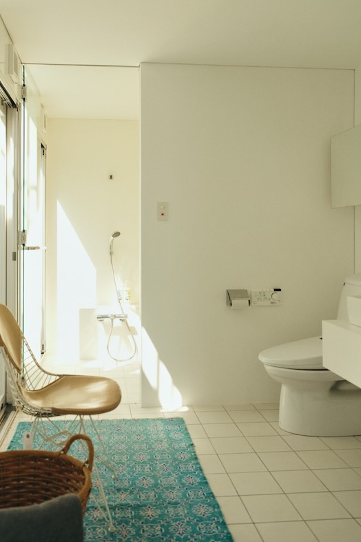 The NOON 七里ヶ浜スタジオ｜爽やかでおしゃれなトイレ