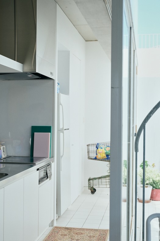 The NOON 七里ヶ浜スタジオ｜モデルルームのようなスタイリッシュなキッチン