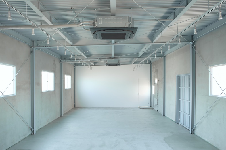 TACTILE HOUSE OSAKA｜【倉庫】工業的で無機質な空間はポートレートやファッション系ビジュアルに最適