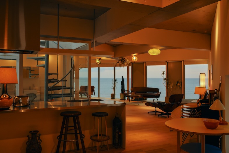 The NOON 七里ヶ浜スタジオ｜マジックアワーの刹那をMVやポートレートに添えればワンランク上の仕上がりに