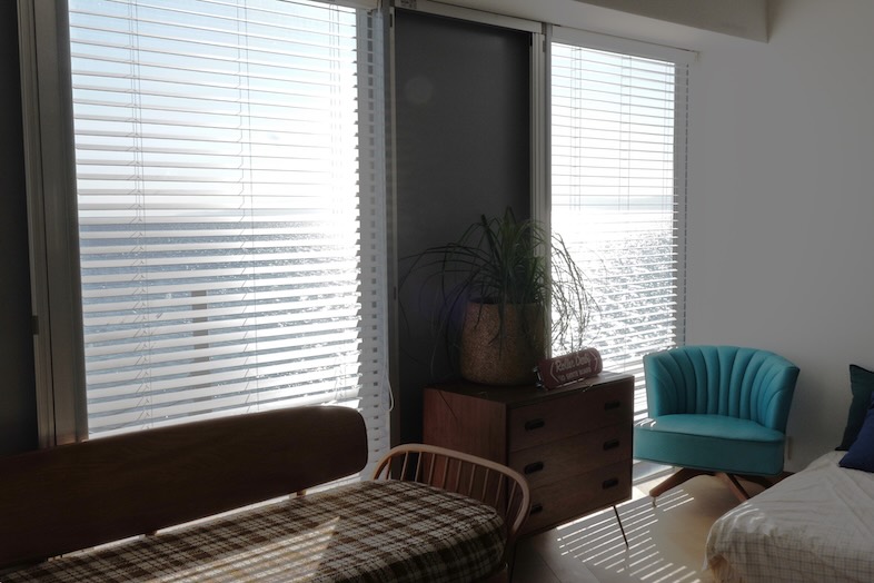 The NOON 七里ヶ浜スタジオ｜ブラインドで調光も可能