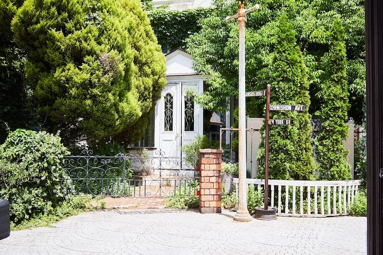 EASE 目黒 -OLD AVENUE-｜別スタジオLIBRARYにつながる中庭