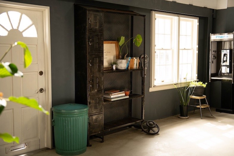 EASE 目黒 -NY FACTORY-｜アンティーク家具から遊び心のある家具まで種類多く用意あり ※要事前相談で備品のレンタルも対応