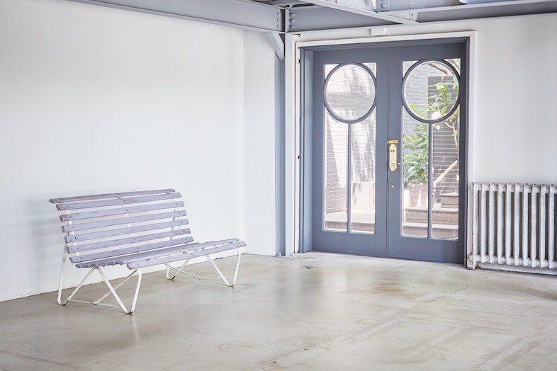 EASE 目黒 -NY FACTORY-｜室内からウッドデッキに出る流れも作れる