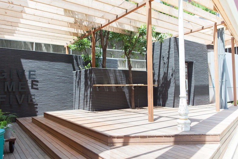 EASE 目黒 -NY FACTORY-｜足元を映すような撮影も変化をつけて利用ができます