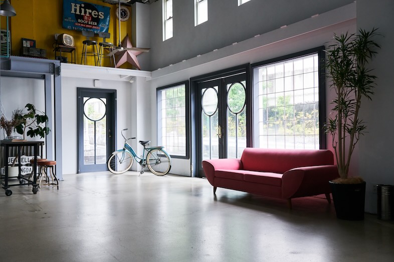 EASE 目黒 -NY FACTORY-｜生演奏シーンの撮影におすすめ！楽器演奏が可能な『撮影スタジオ』