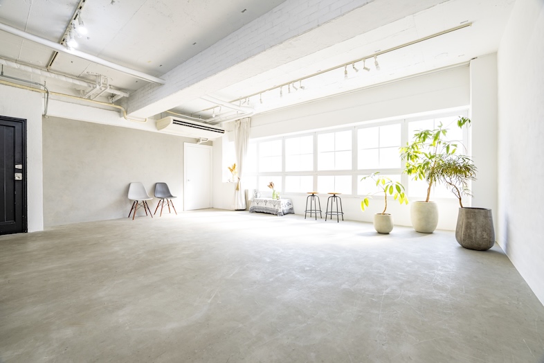 Studio 5th NAKAMEGURO｜自然光がふんだんに入る明るくて広々とした空間