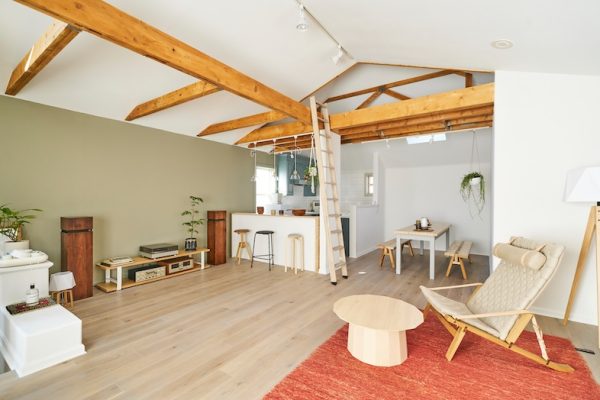 【1st】木の梁と自然光が印象的なナチュラルな空間なのえ、子ども向けやライフスタイル系撮影に最適