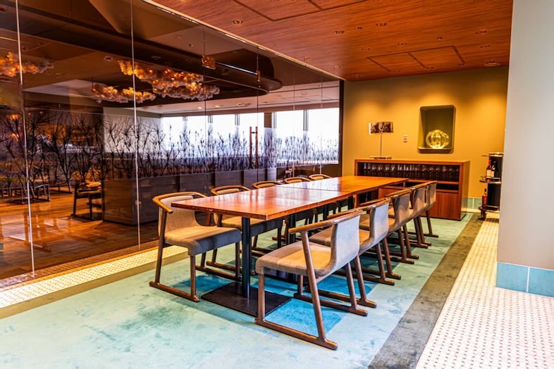 GOBLIN.半蔵門LOUNGE店｜顔合わせや会食など複数人での食事シーン撮影にぴったり