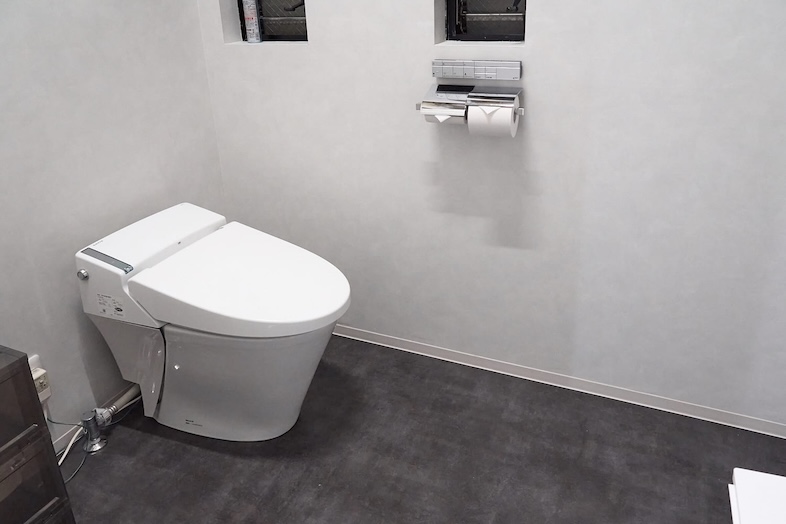 GOBLIN.原宿CUBE店｜グレートーンの無機質なパウダールーム