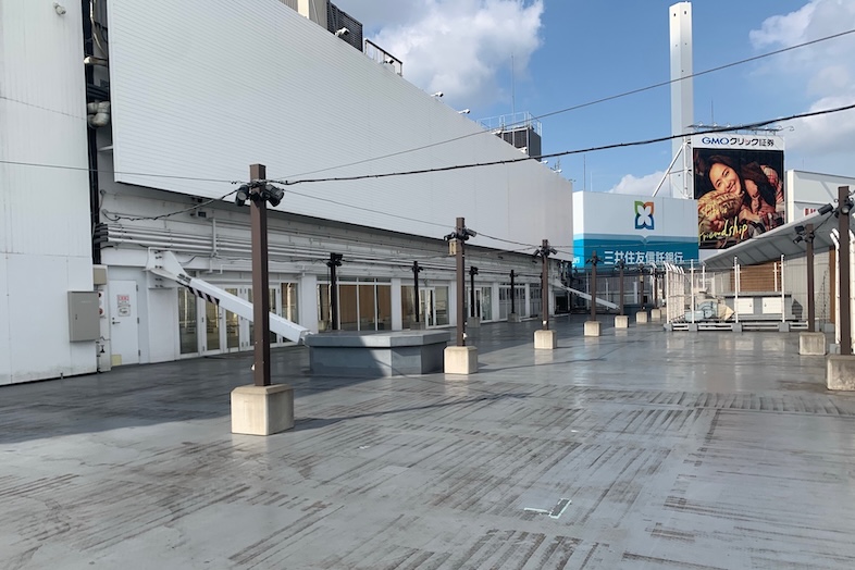 GOBLIN.池袋ROOFTOP店｜照明ポールを備えた屋上は屋外イベントに最適