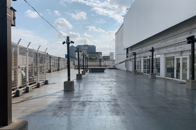 GOBLIN.池袋ROOFTOP店｜ドラマや映画の屋外移動シーンに