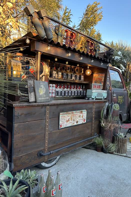 EGT｜BARカウンターを備えたキッチンカー