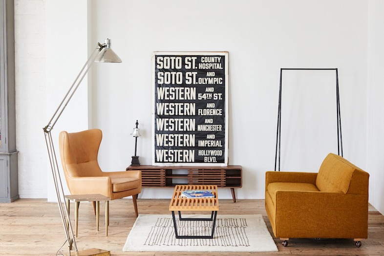 EASE -世田谷砧-｜【4F ATELIER】オレンジブラウンを基調とした家具が揃う