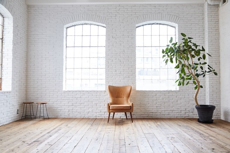 EASE -世田谷砧-｜【4F ATELIER】アーチ窓は防音ガラスを採用しており 同録撮影も可