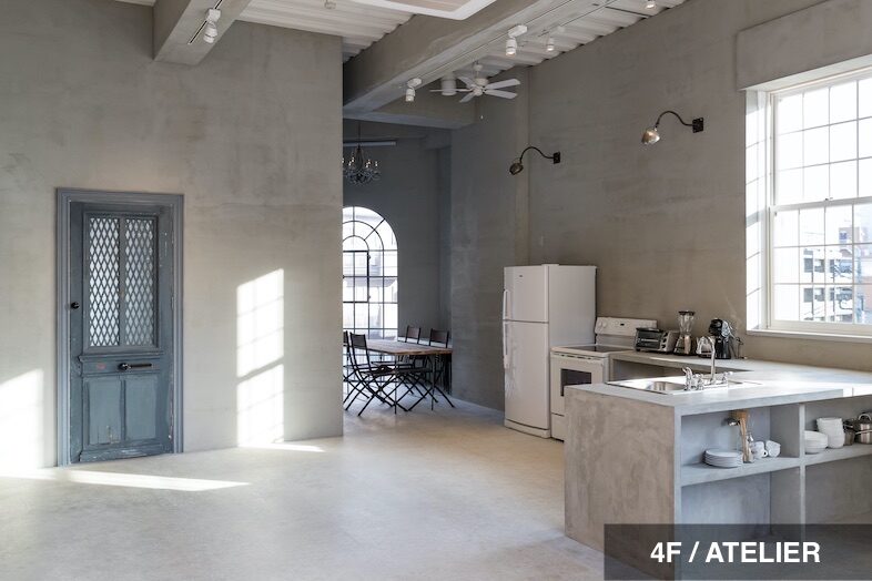EASE -世田谷砧-｜【4F ATELIER】海外のキッチンダイニングを思わせるグレーでまとめられた空間
