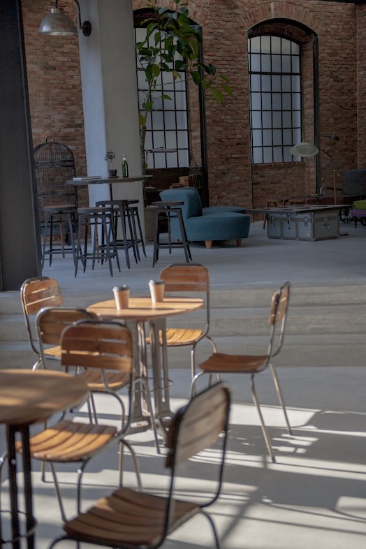 EASE -世田谷砧-｜【1F LOUNGE】カフェやレストラン、バーなど様々なシーンに