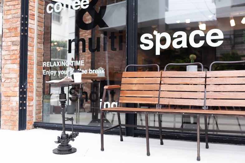 EASE -世田谷砧-｜【1F CAFE】カフェのテラスエリア