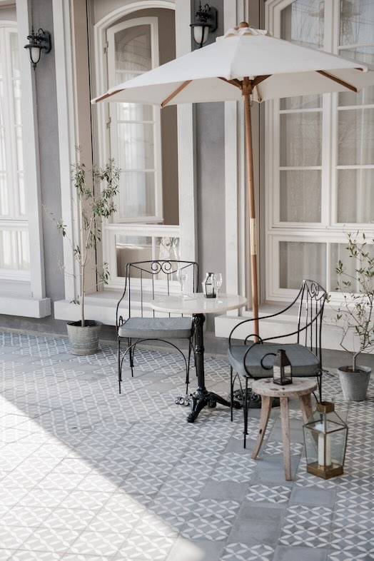 EASE -世田谷砧-｜【2F SALON】パリのアパルトマンを思わせるベランダ