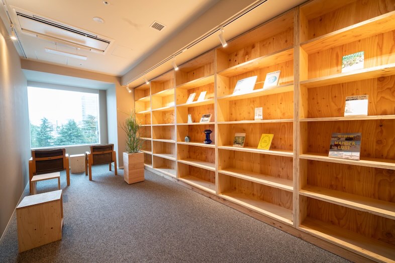 GOBLIN.赤坂店 -LIBRARY-｜【#402】木の温かみある本棚は図書館やオフィス設定のシーンに最適