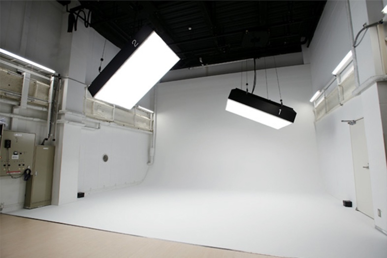 PIX神戸スタジオ｜【studio03】ムービー、スチール兼用の電動バンクシステム