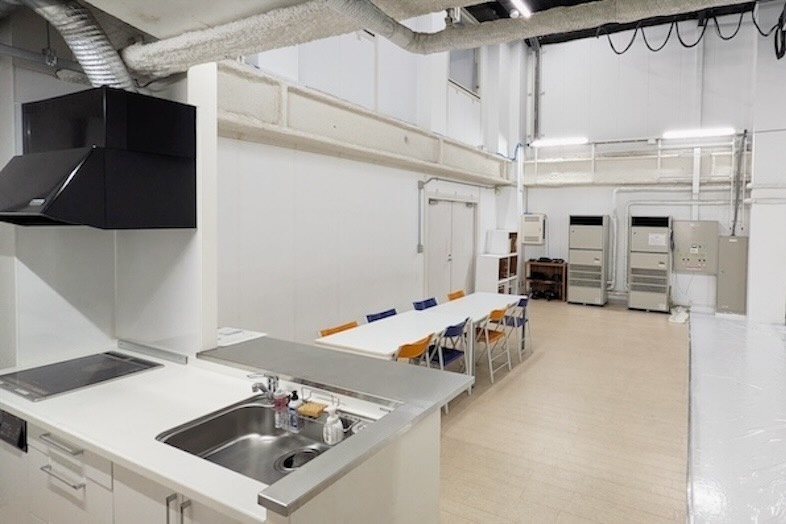 PIX神戸スタジオ｜【studio03】 広々作業スペースに裏搬入口から直接出入り可能