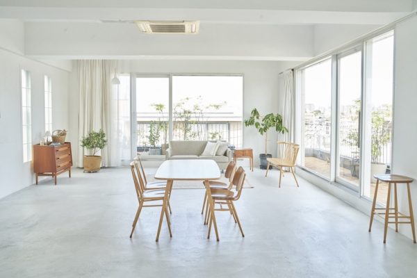 引きじりも十分に確保できる広々としたスタジオ