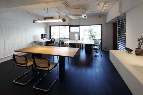 余白のあるレイアウトで、開放感のあるワークシーンを撮影可能