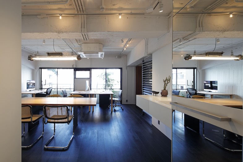 G STUDIO｜自然光が豊富に差し込む明るい抜けのある空間